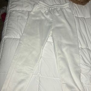 white shein sweatpants